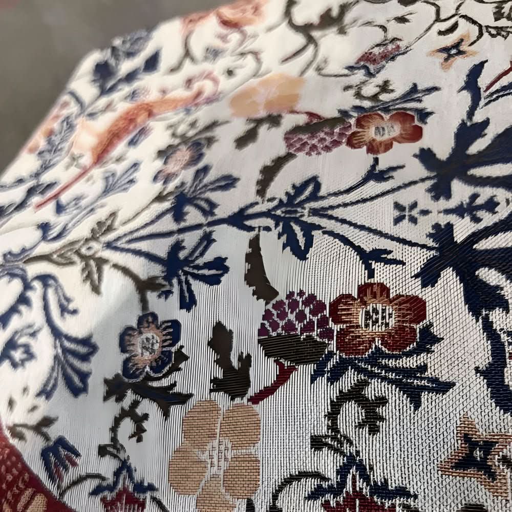 Skanto | Elegant dukløper med blomster- og fugledesign