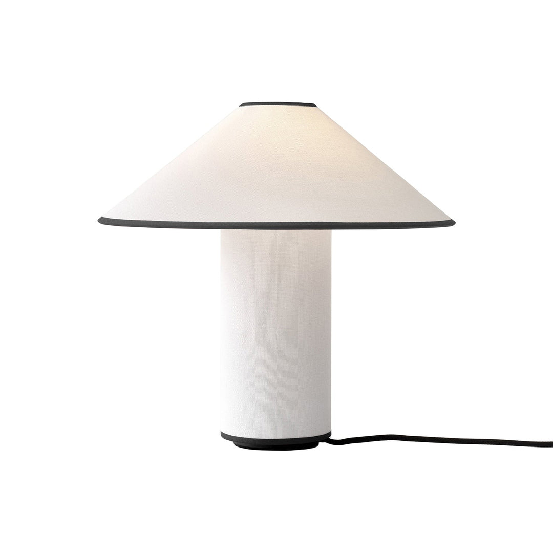Bordlampe med tekstilskjerm – Lunara | Skanto