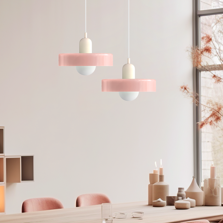 Bunte Glas-Pendelleuchte im Bauhaus-Stil