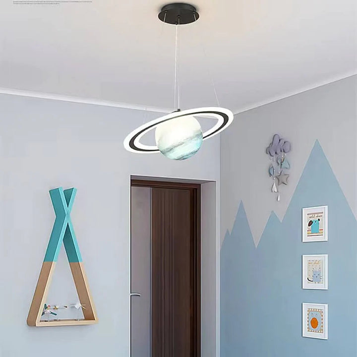 Barnas rom LED hengelampe - CosmoGlow | Skanto