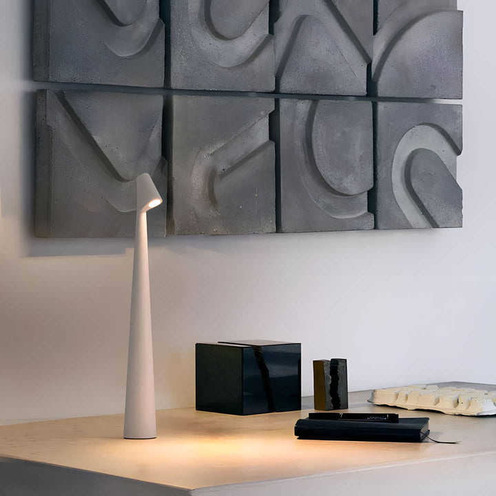 LunaSlim – Elegant Trådløs Bordlampe med Justerbar Belysning Skanto