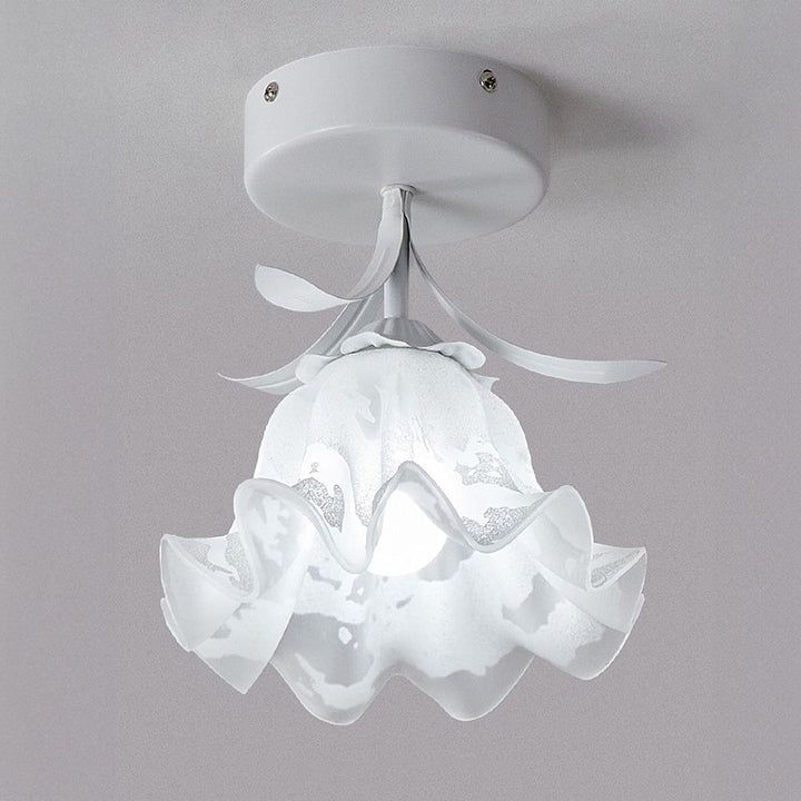 Deckenleuchte mit floralem Glasschirmdesign