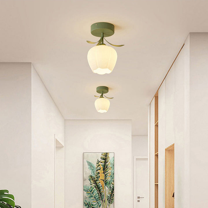 Skanto | Taklampe med blomstret glasskjermdesign