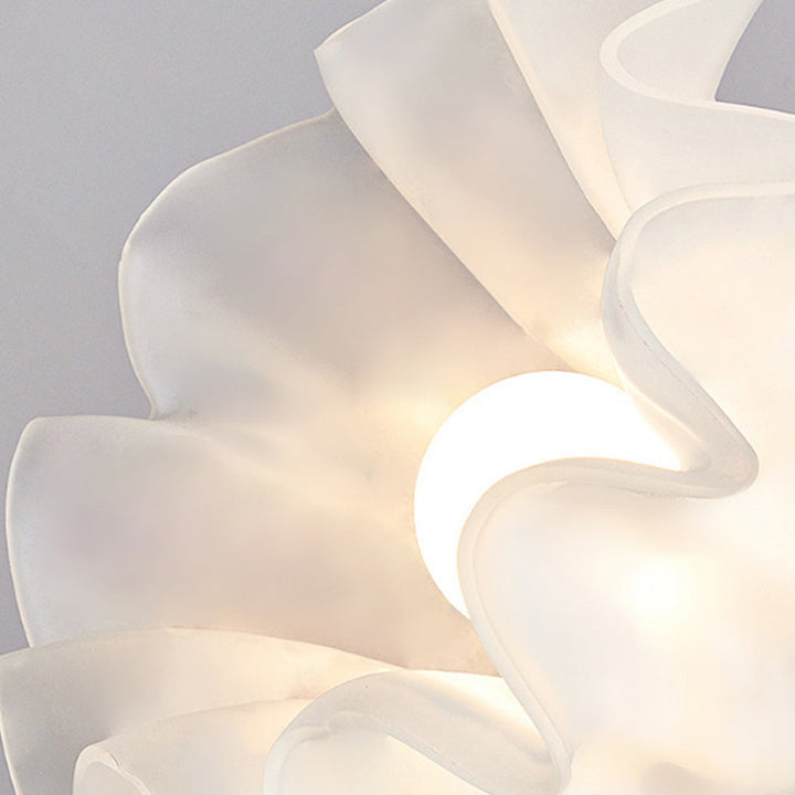 Skanto | Taklampe med blomstret glasskjermdesign
