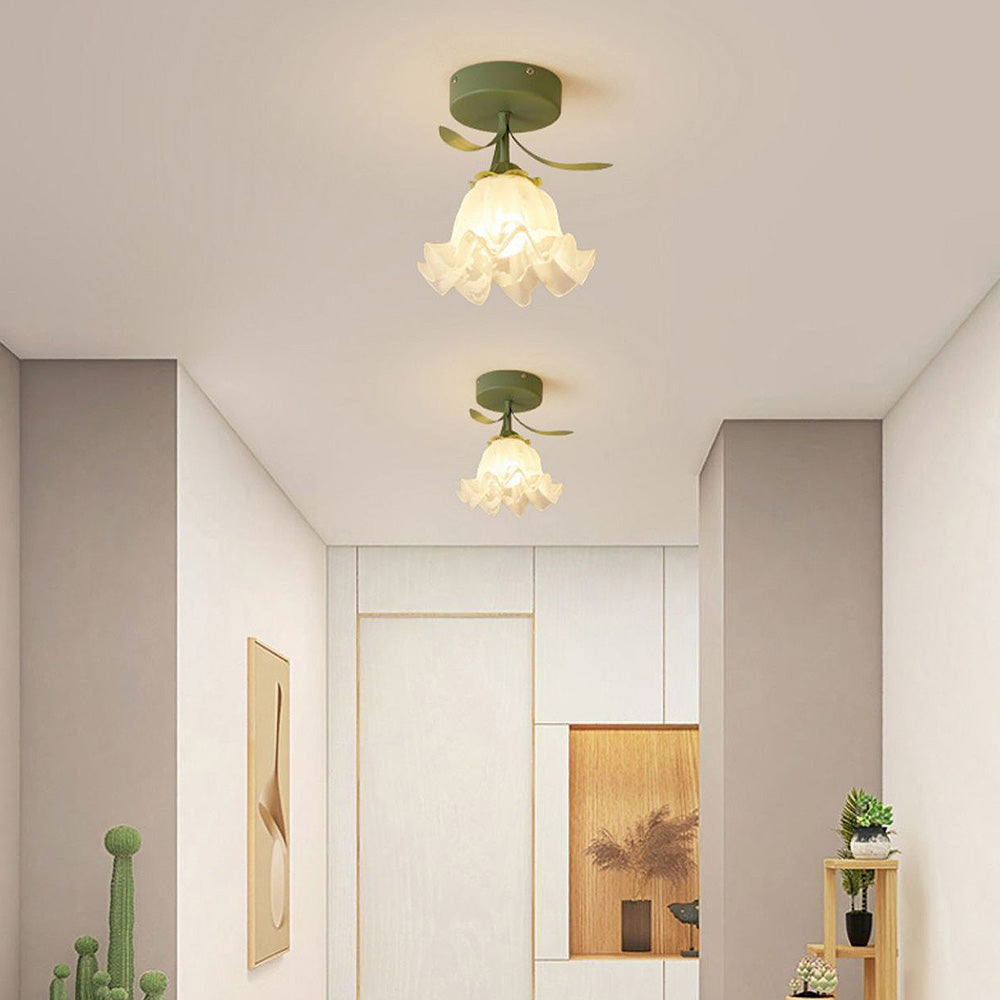 Skanto | Taklampe med blomstret glasskjermdesign