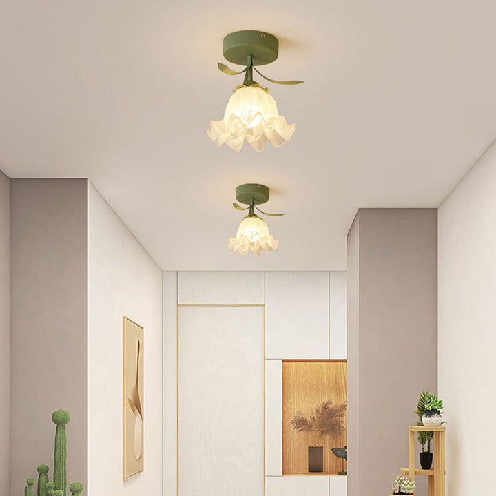 Deckenleuchte mit floralem Glasschirmdesign