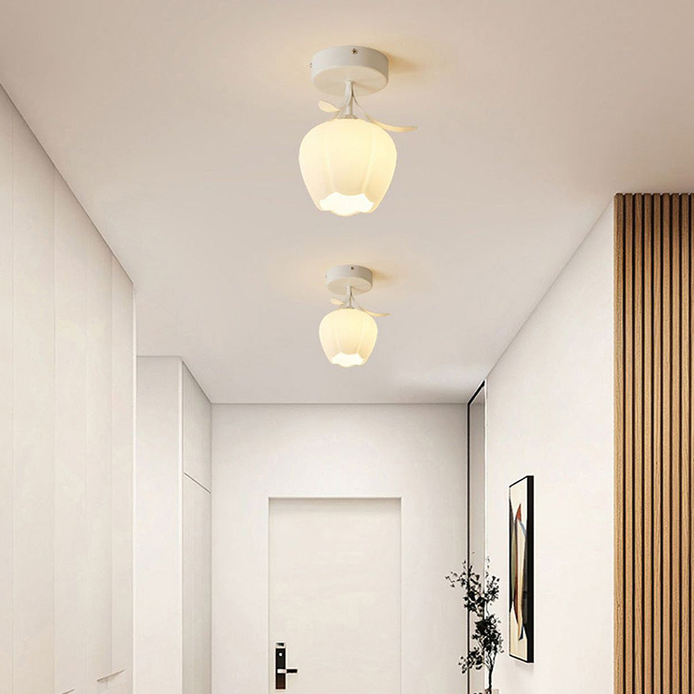 Skanto | Taklampe med blomstret glasskjermdesign