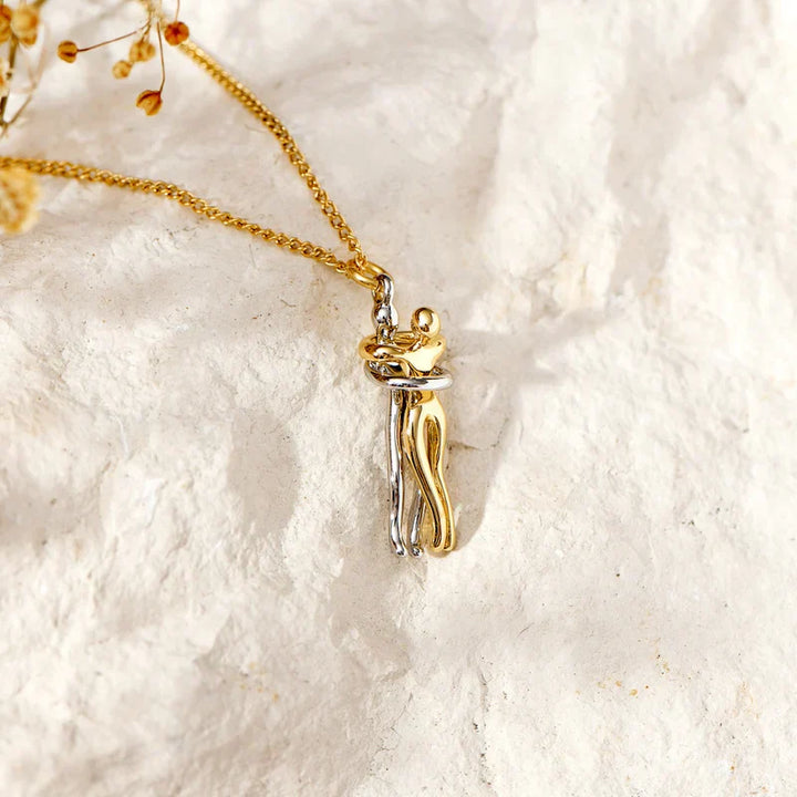 Skanto | Bonding Hug Necklace