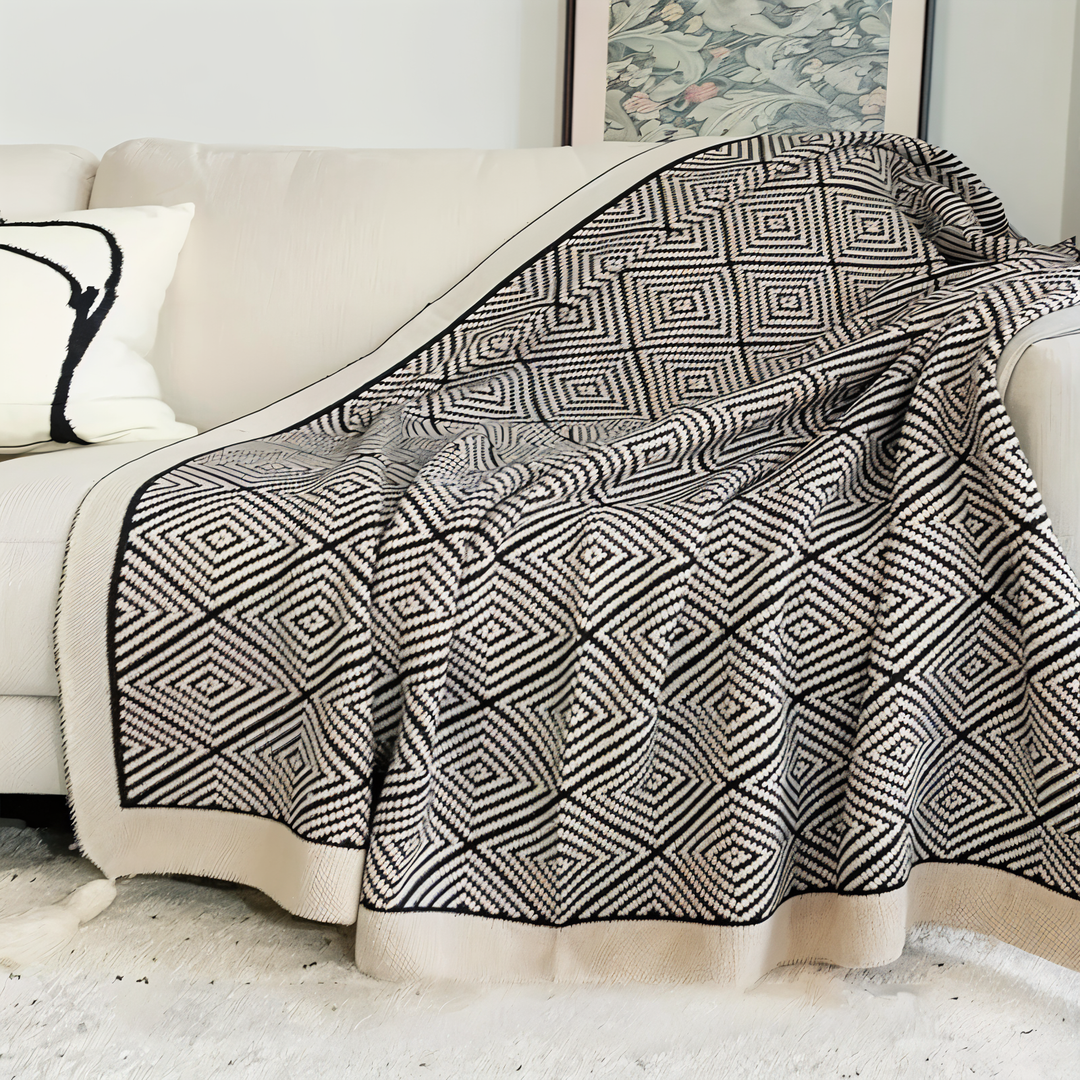 Skanto | DecoDiamond Plaid Blanket – Koselig eleganse med geometrisk sjarm
