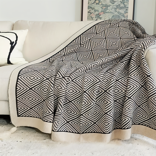 Skanto | DecoDiamond Plaid Blanket – Koselig eleganse med geometrisk sjarm