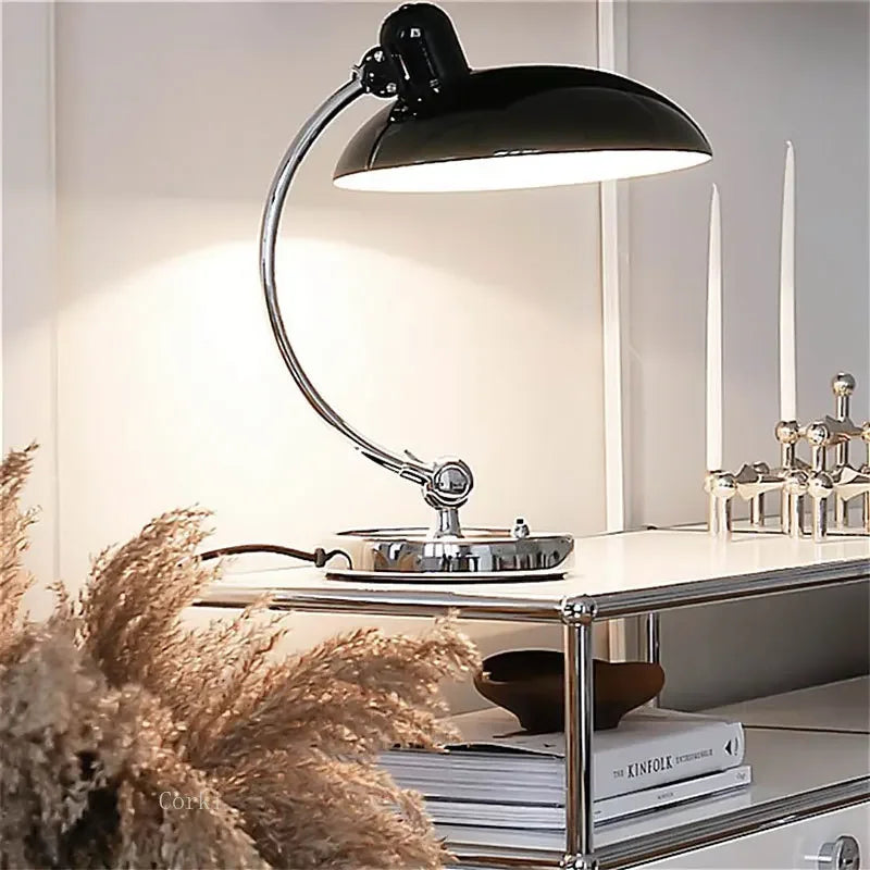 Skanto | Minimalistisk bordlampe med et varmt, skandinavisk utseende