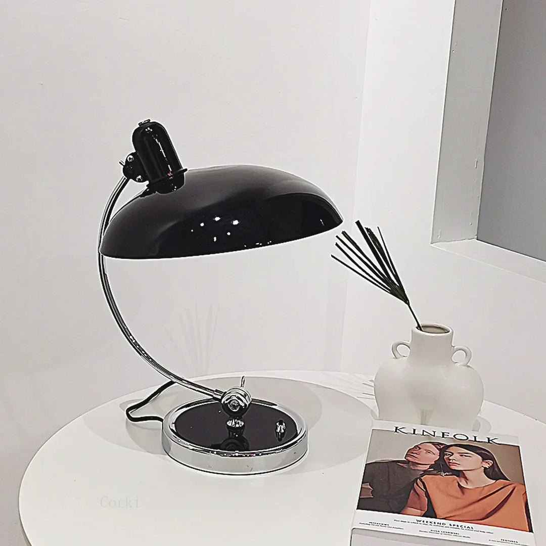 Dansk Bordlampe - Minimalistisk og Funktionelt Design | Skanto