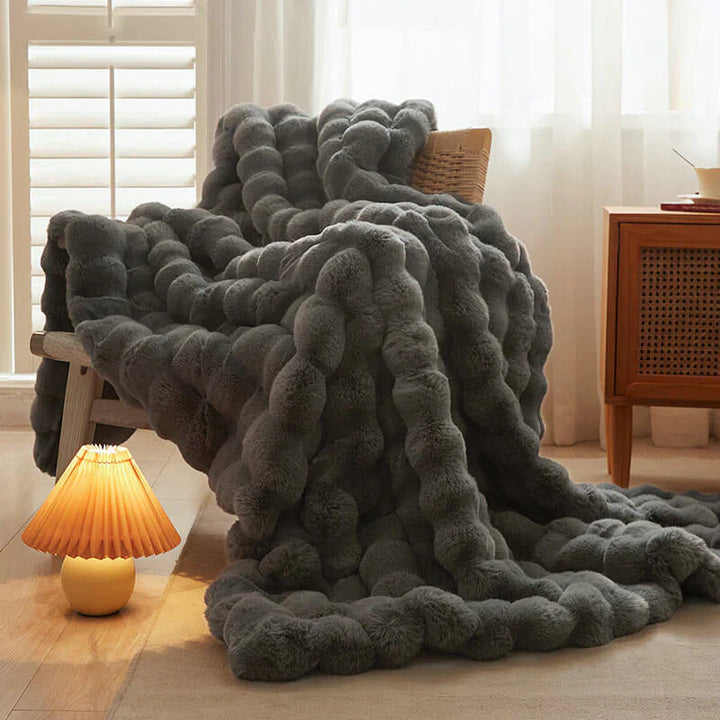 Plush falsk pels kastet for ultimate koselig varme | Skanto