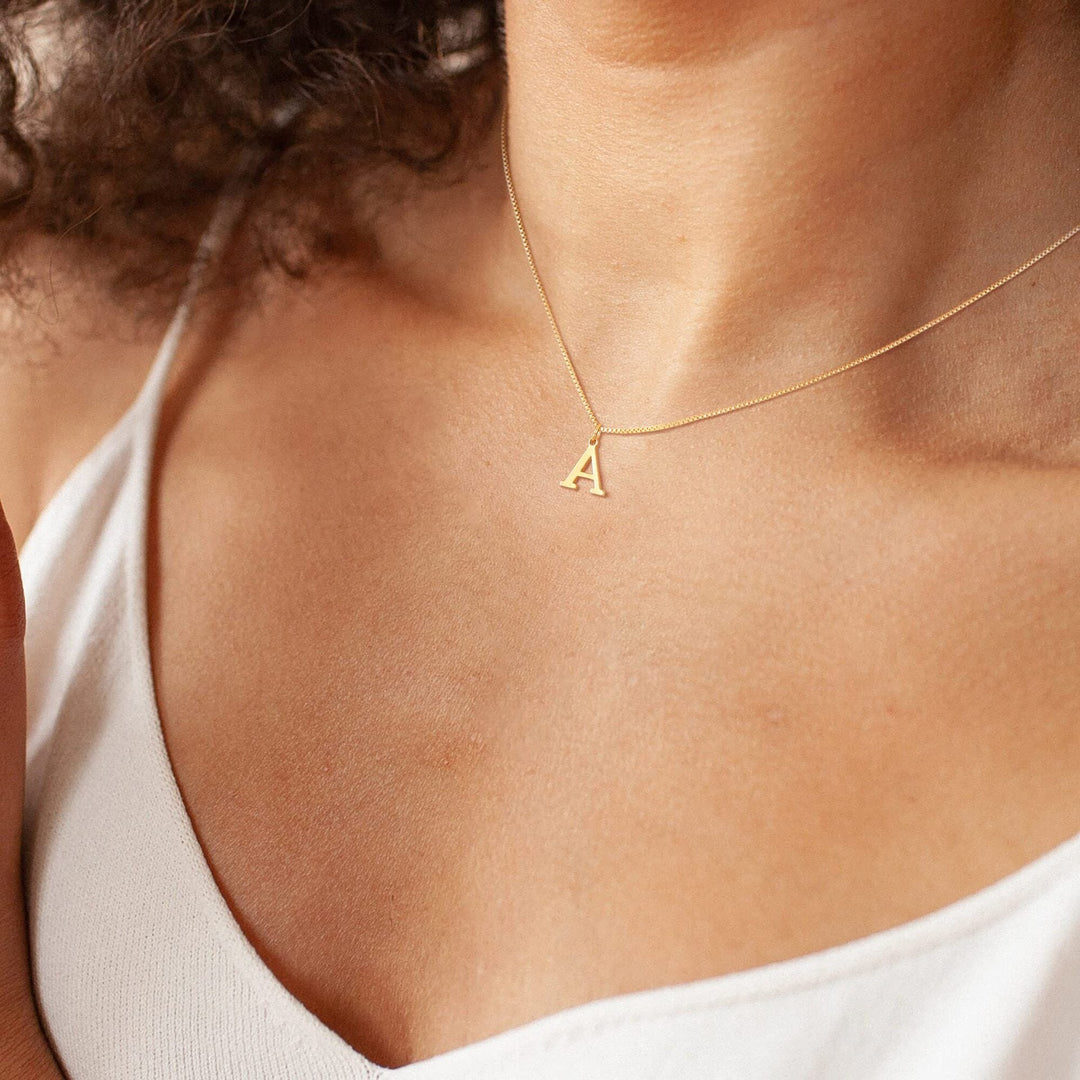 Skanto | 14k Minimal Serif Initial Halskjede