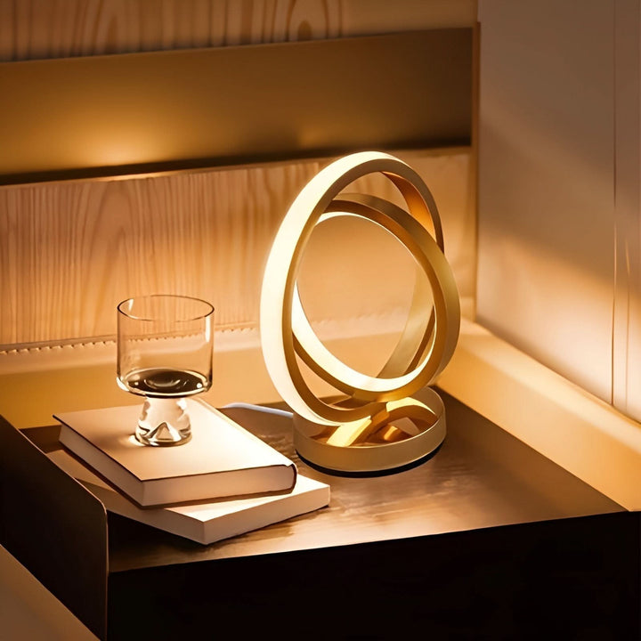 Skanto | Moderne dimbar bordlampe – Stilig metalldesign med USB-strøm