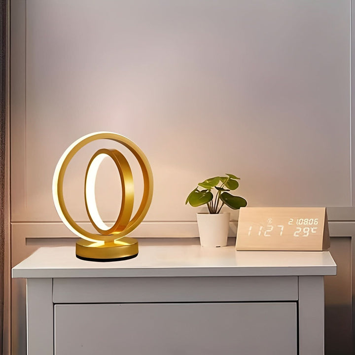 Skanto | Moderne dimbar bordlampe – Stilig metalldesign med USB-strøm