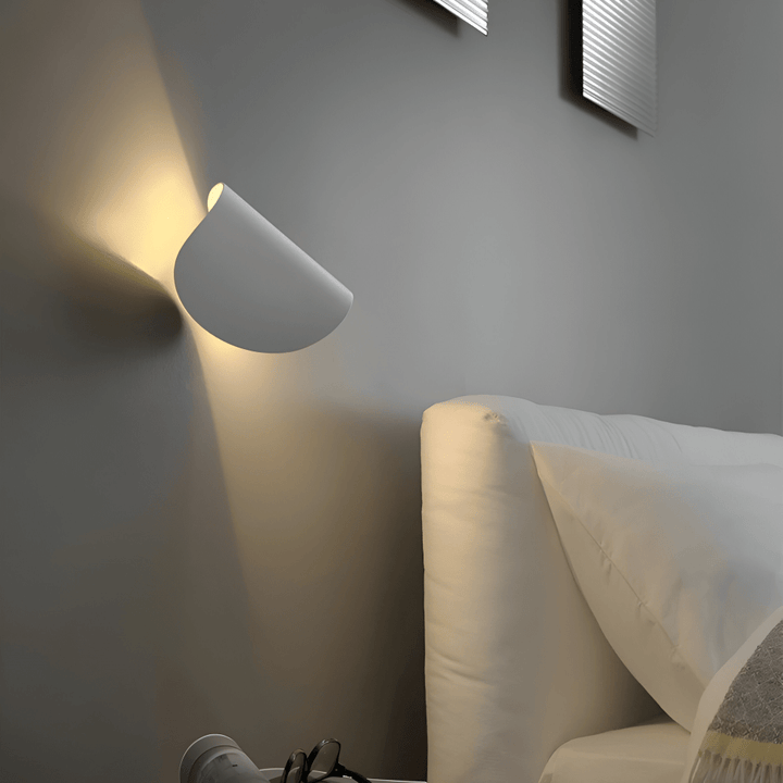 Skanto | Rotérbar vegglampe for fleksibel og målrettet belysning