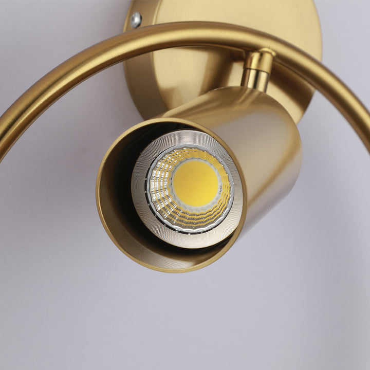 FlammeLuxe – Elegant Gull Vegglampe for Ambient Belysning Skanto