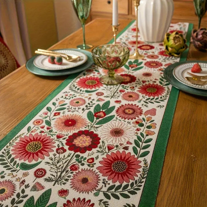 Tischläufer mit bestickten Blumenquasten