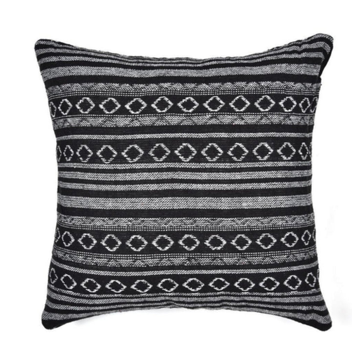 Kissenbezug im Ethno-Boho-Stil mit geometrischen Mustern