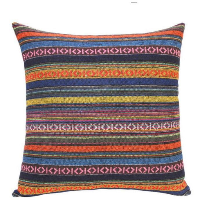 Kissenbezug im Ethno-Boho-Stil mit geometrischen Mustern