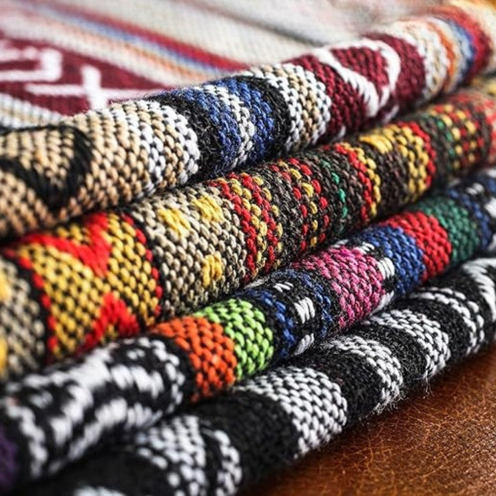 Kissenbezug im Ethno-Boho-Stil mit geometrischen Mustern
