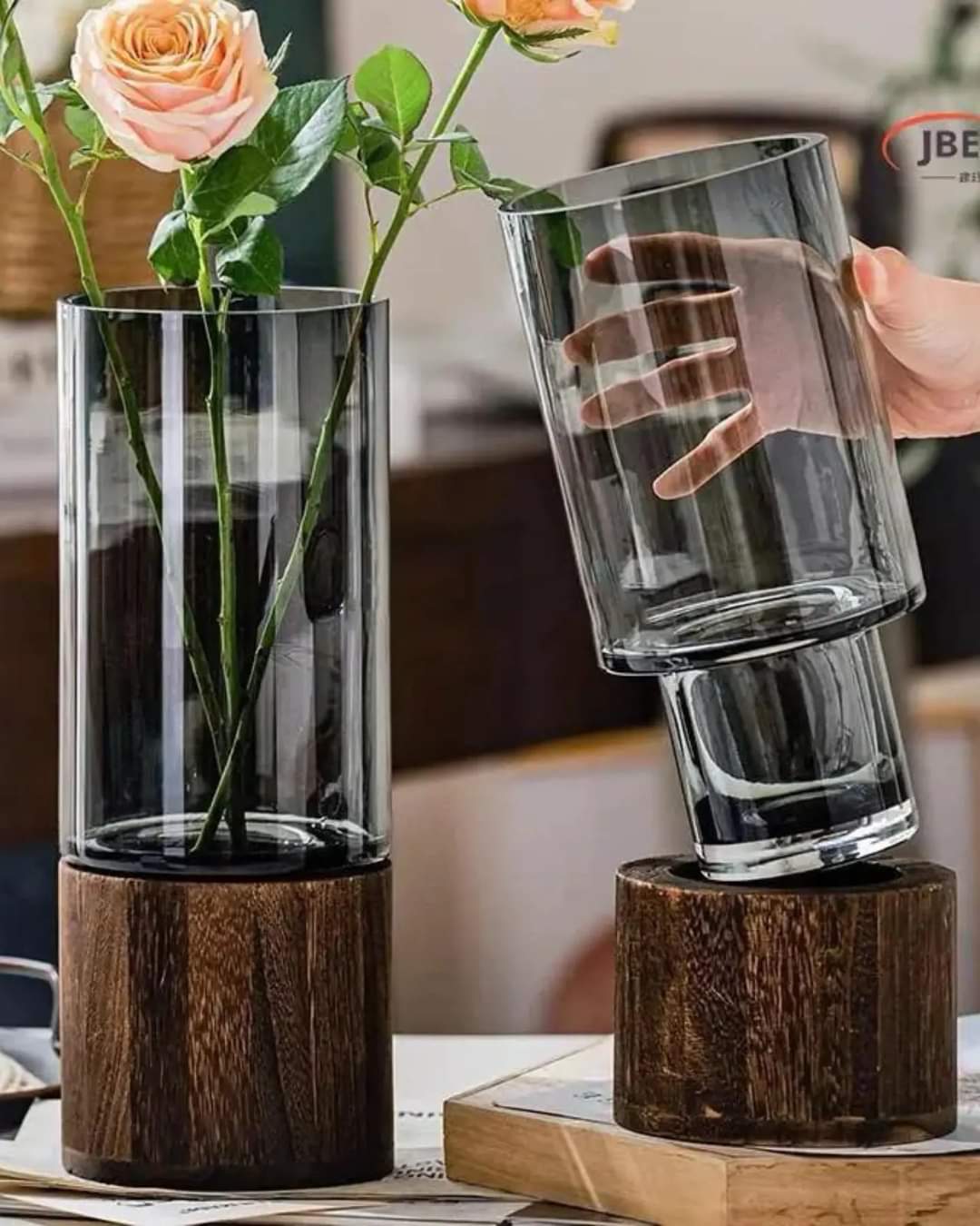 Skanto | Glassblomsterkrukke med trebase