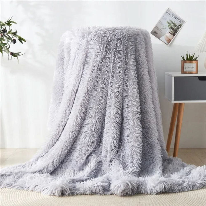 Skanto | Soft artificial fur blanket with velvet-like warmth