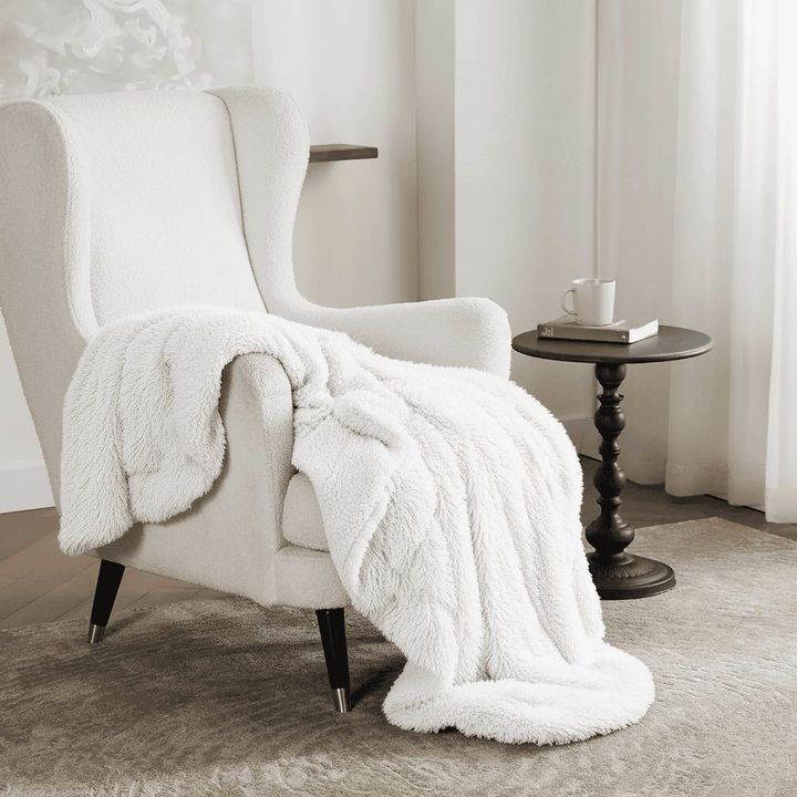 Skanto | Soft artificial fur blanket with velvet-like warmth