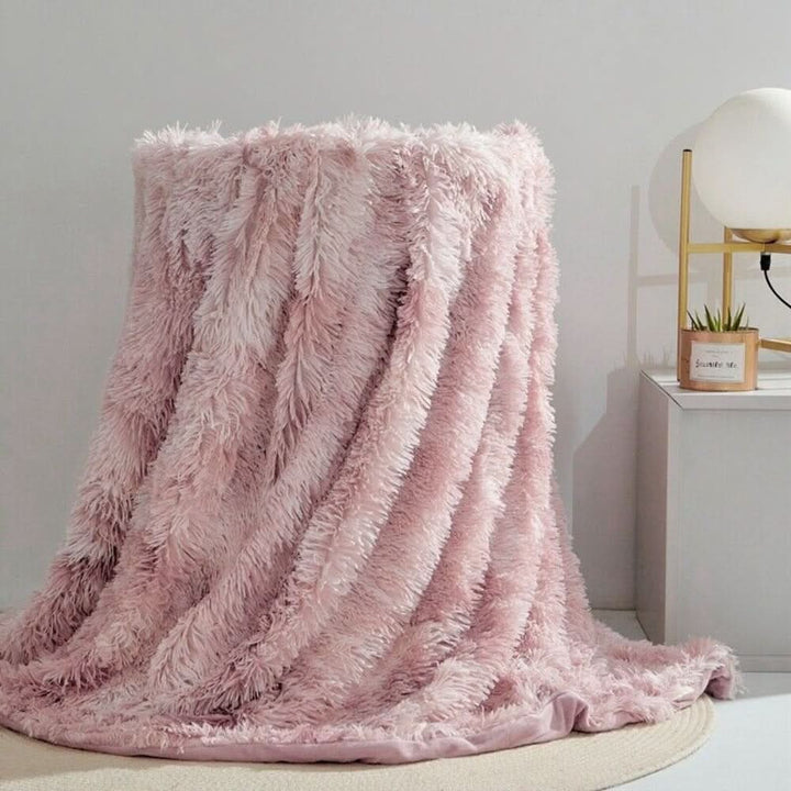 Skanto | Plysj Fuskepelspledd med Silkeaktig Følelse & Elegant Fall