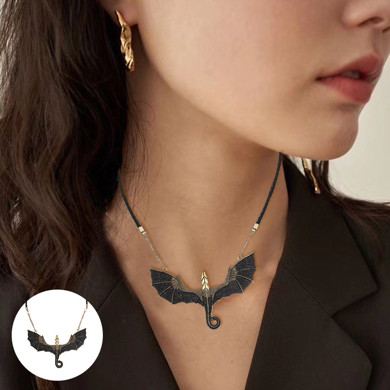 Skanto | Flying Dragons Necklace
