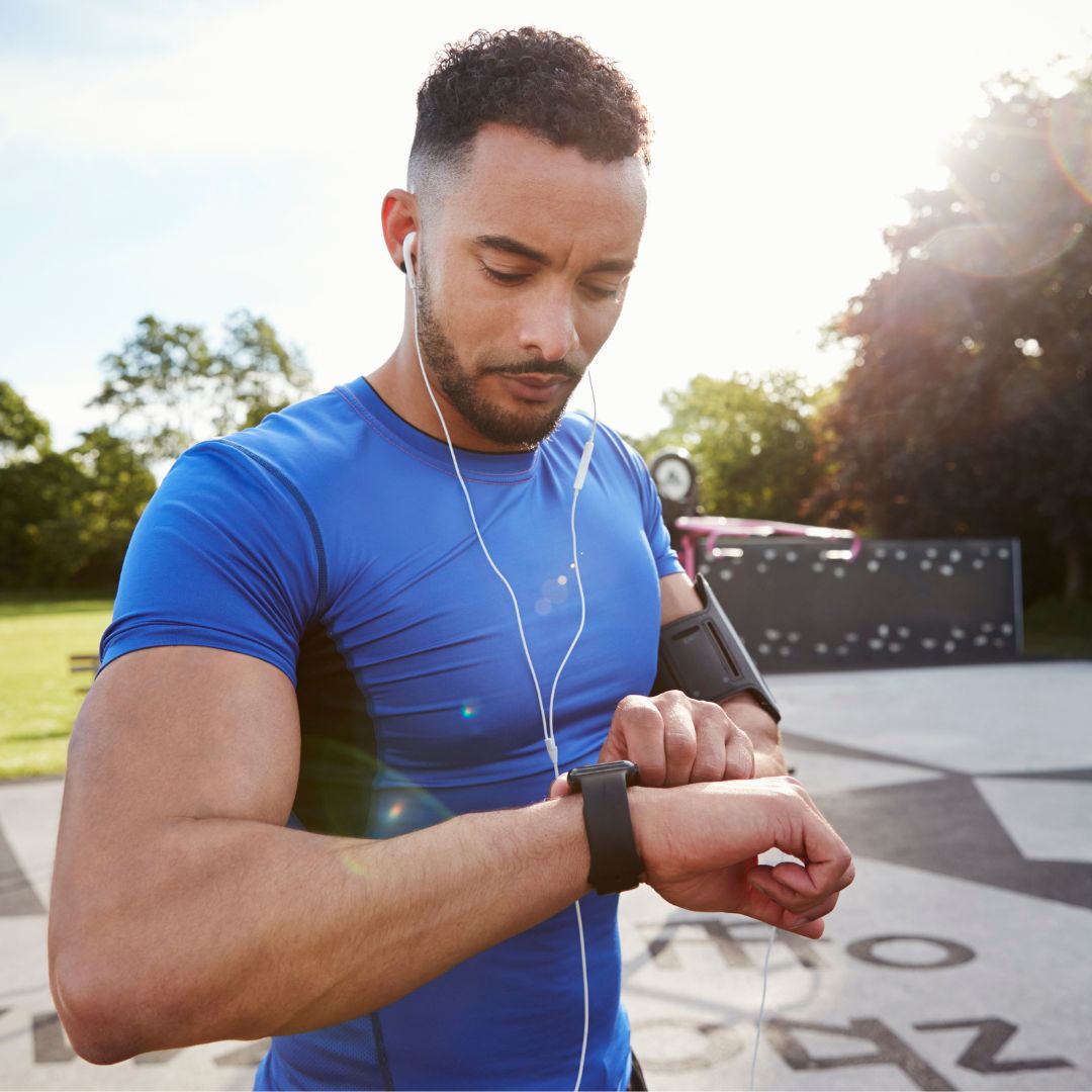 FitTrack Pro Advanced Smartwatch - Tilpassbare funksjoner | Helse- og treningsovervåking Skanto