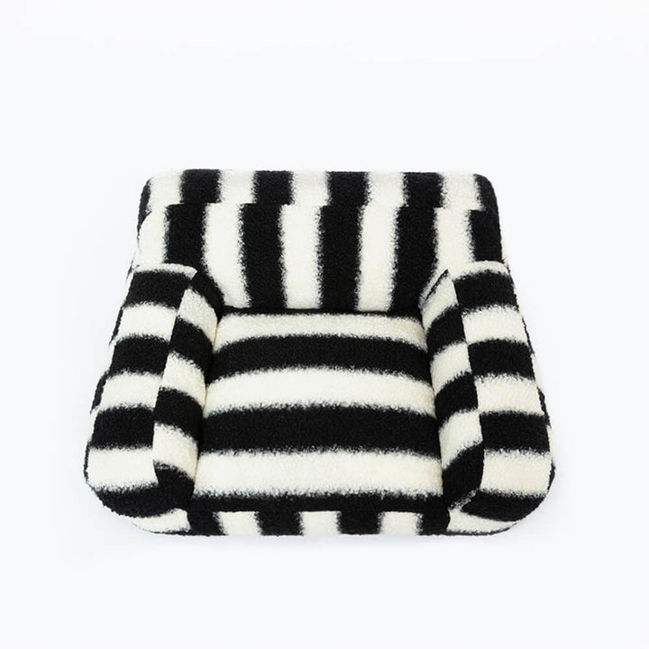 Moderne Faux Lambswool Kattesofa med Brede Armlener og Avtakbar Pute | Skanto