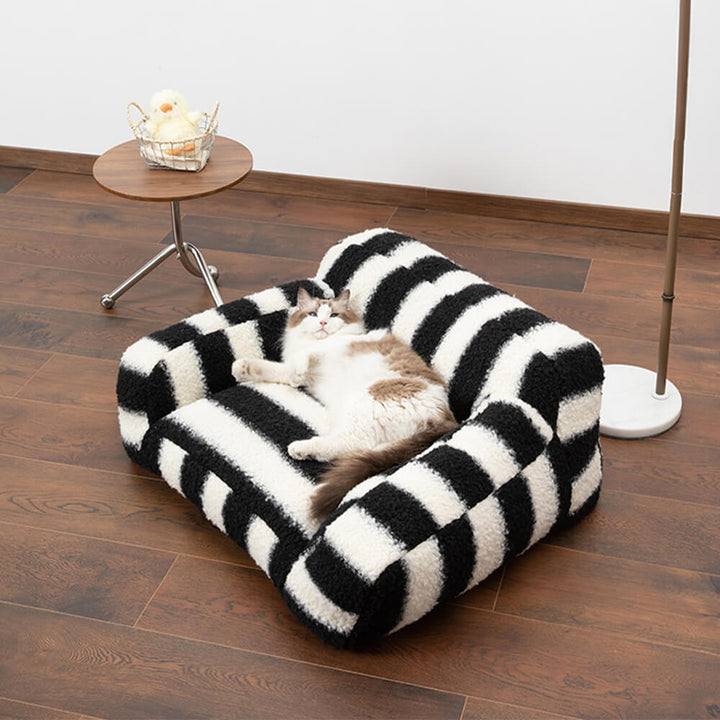 Moderne Faux Lambswool Kattesofa med Brede Armlener og Avtakbar Pute | Skanto