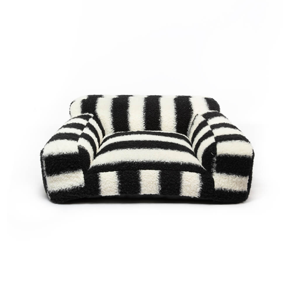 Moderne Faux Lambswool Kattesofa med Brede Armlener og Avtakbar Pute | Skanto