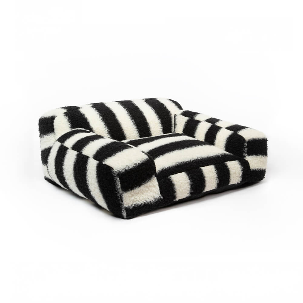 Moderne Faux Lambswool Kattesofa med Brede Armlener og Avtakbar Pute | Skanto