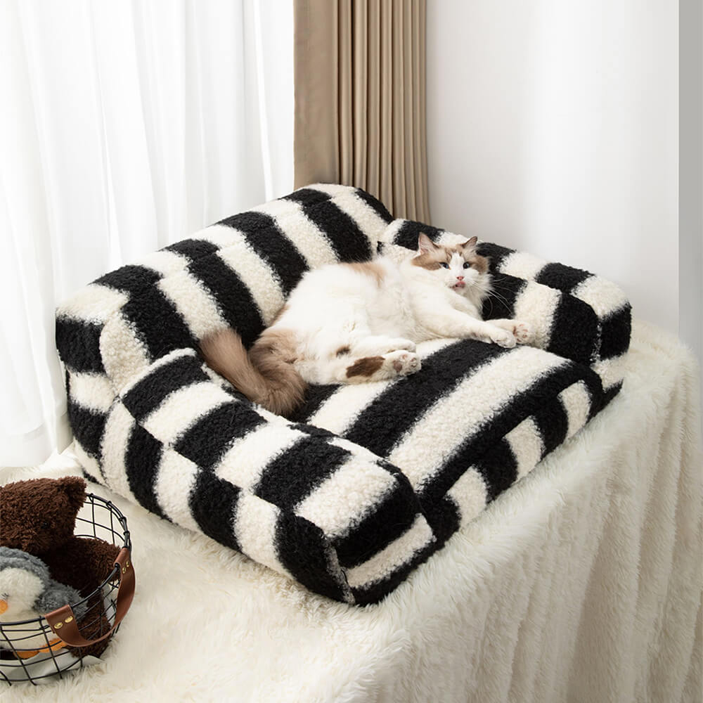 Moderne Faux Lambswool Kattesofa med Brede Armlener og Avtakbar Pute | Skanto