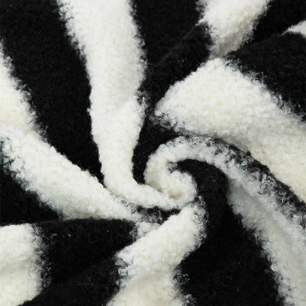 Moderne Faux Lambswool Kattesofa med Brede Armlener og Avtakbar Pute | Skanto