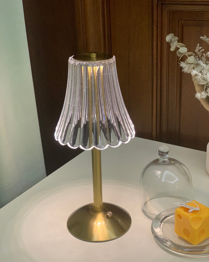 Skanto | RadiantGold – Elegant Bærbar Bordlampe