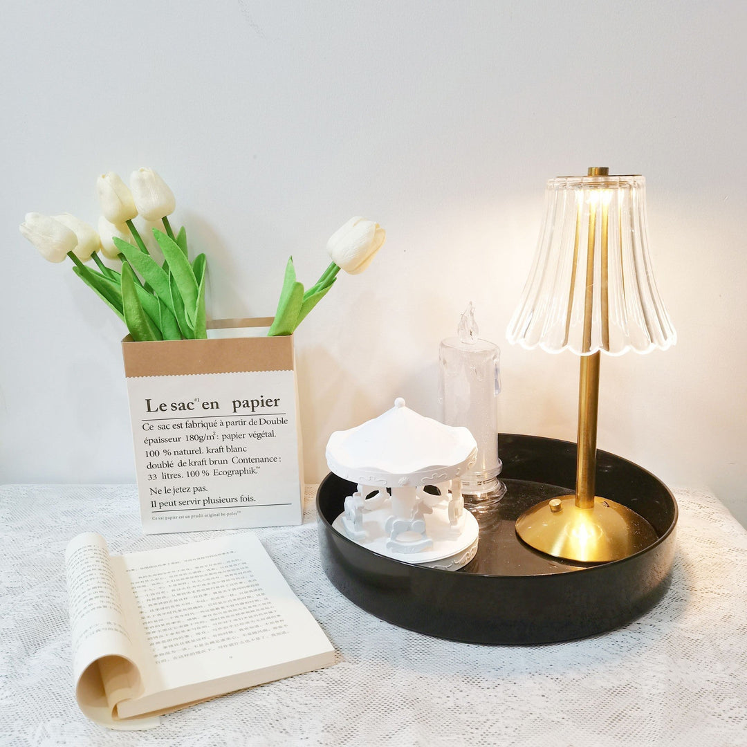 Skanto | RadiantGold – Elegant Bærbar Bordlampe