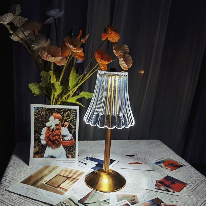 Skanto | RadiantGold – Elegant Bærbar Bordlampe