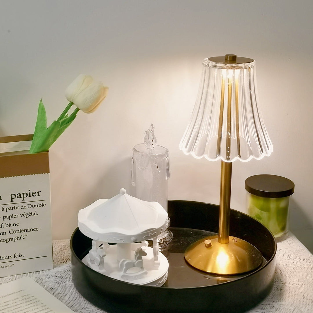 Skanto | RadiantGold – Elegant Bærbar Bordlampe