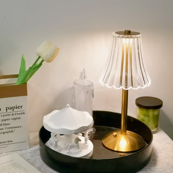 Skanto | RadiantGold – Elegant Bærbar Bordlampe