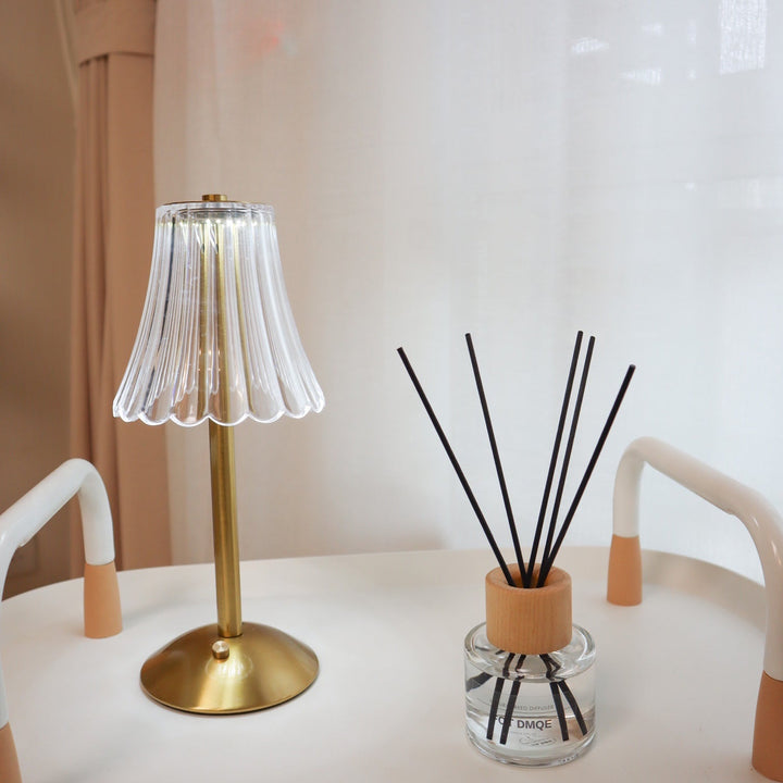 Skanto | RadiantGold – Elegant Bærbar Bordlampe