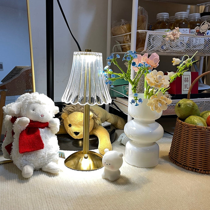 Skanto | RadiantGold – Elegant Bærbar Bordlampe