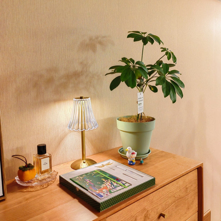 Skanto | RadiantGold – Elegant Bærbar Bordlampe