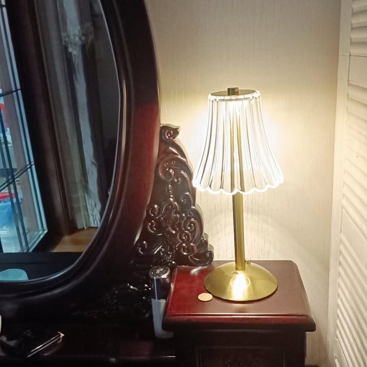 Skanto | RadiantGold – Elegant Bærbar Bordlampe