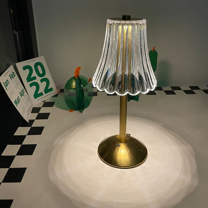 Skanto | RadiantGold – Elegant Bærbar Bordlampe