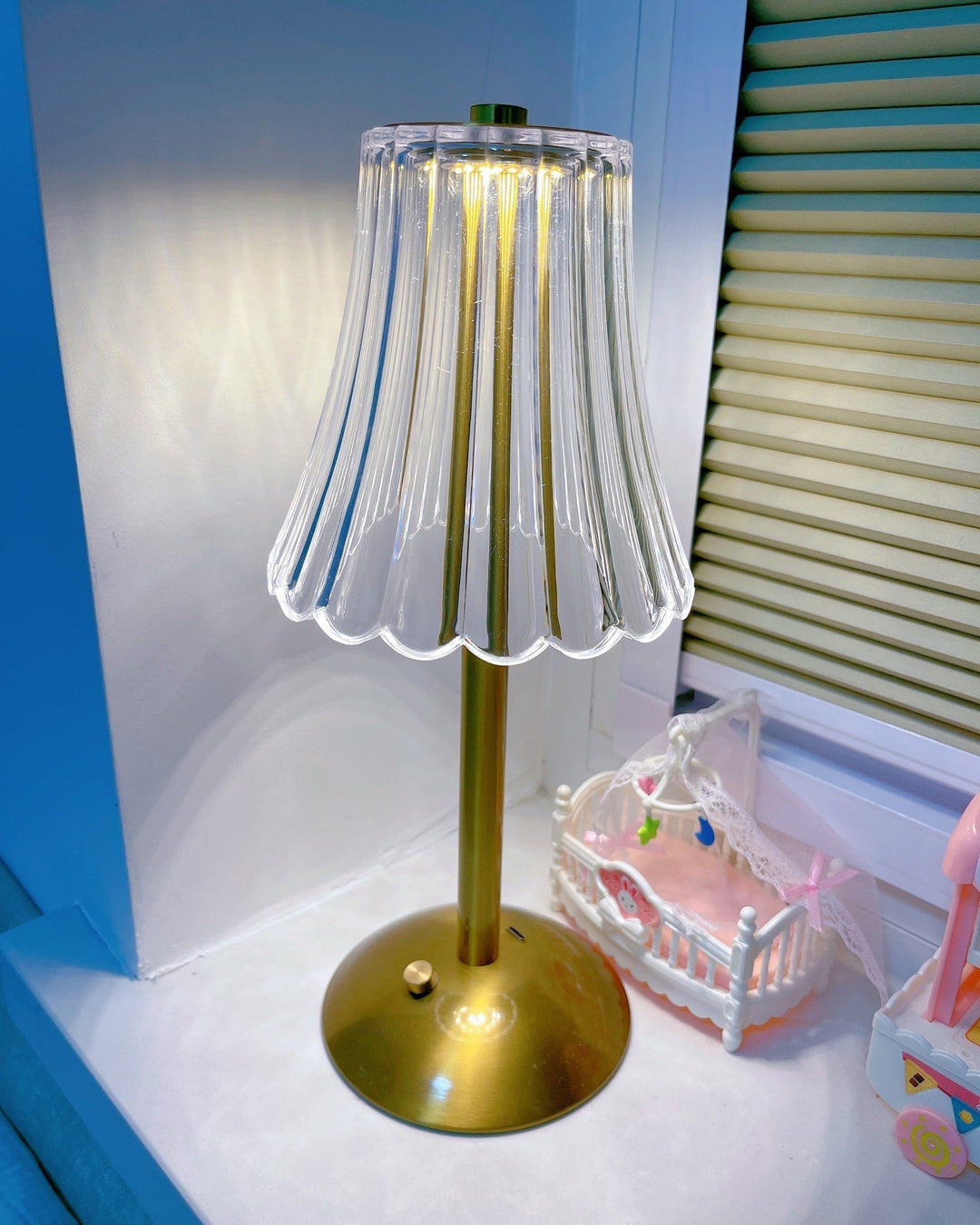 Skanto | RadiantGold – Elegant Bærbar Bordlampe