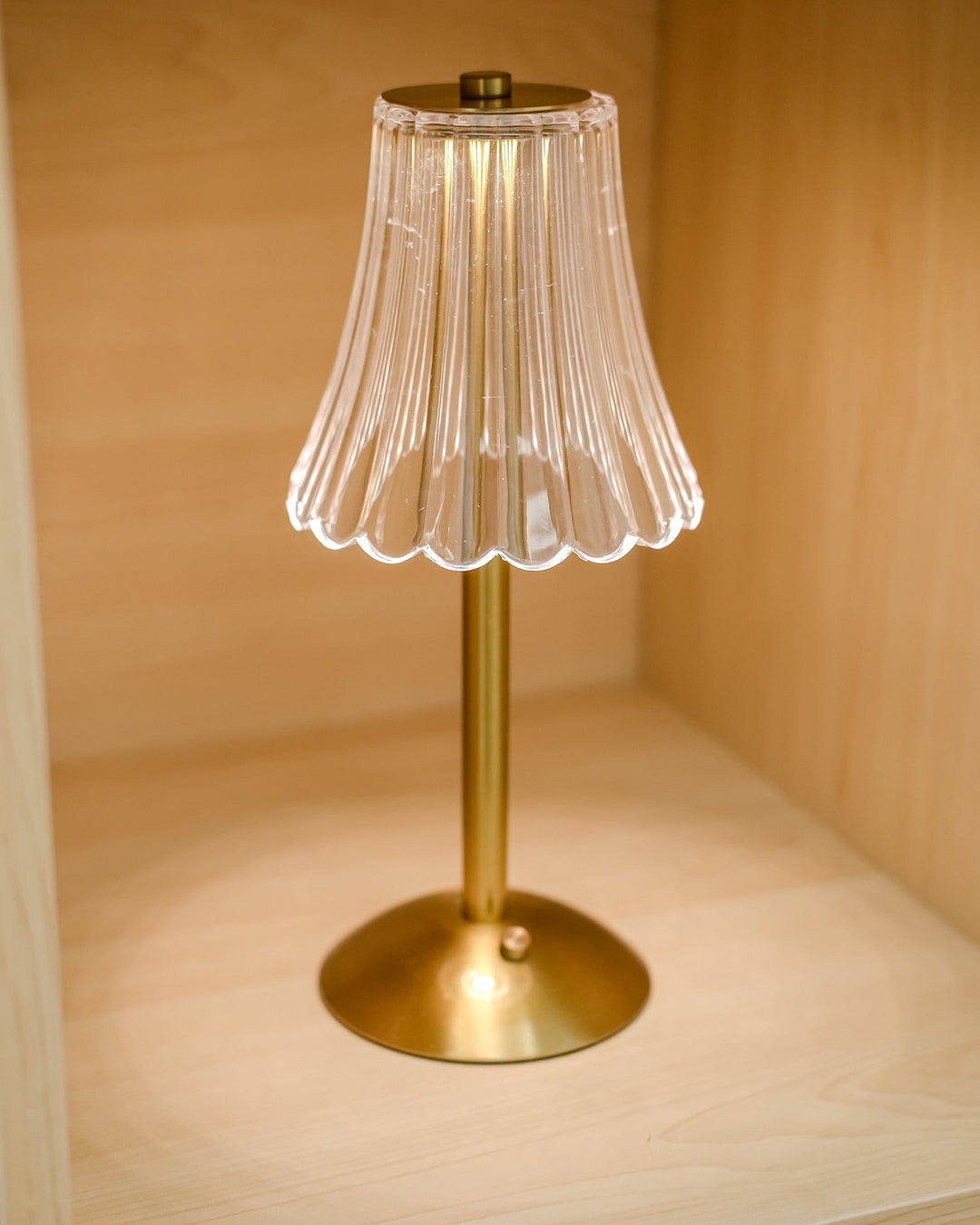 Skanto | RadiantGold – Elegant Bærbar Bordlampe